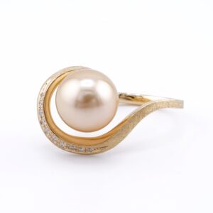 Twist / Golden Pearl Ring