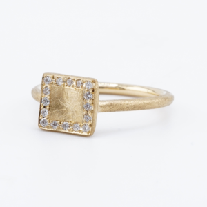 Pebble / Diamond Ring